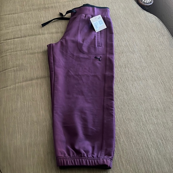 Puma sports cropped sweatpants. - Picture 2 of 9